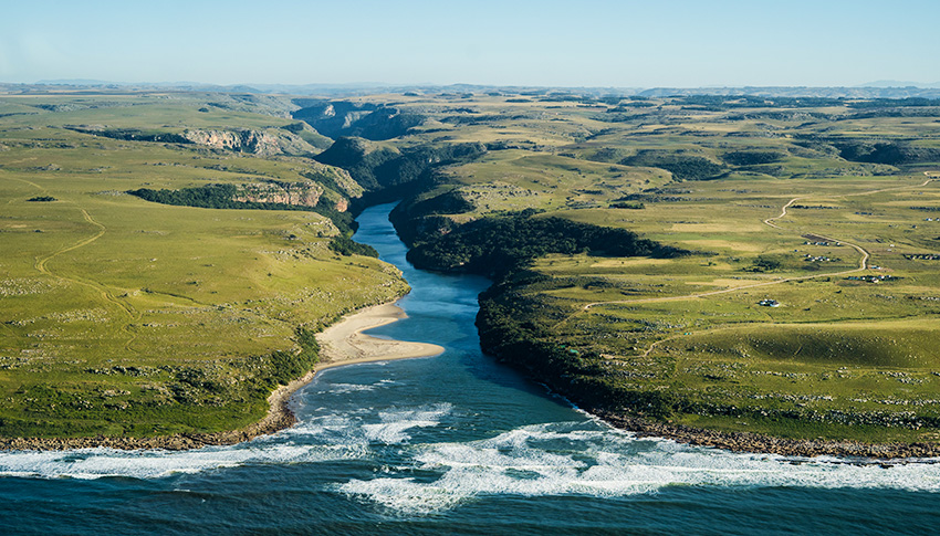 View of a gorge, representing how to get to Umngazi from Bloemfontein